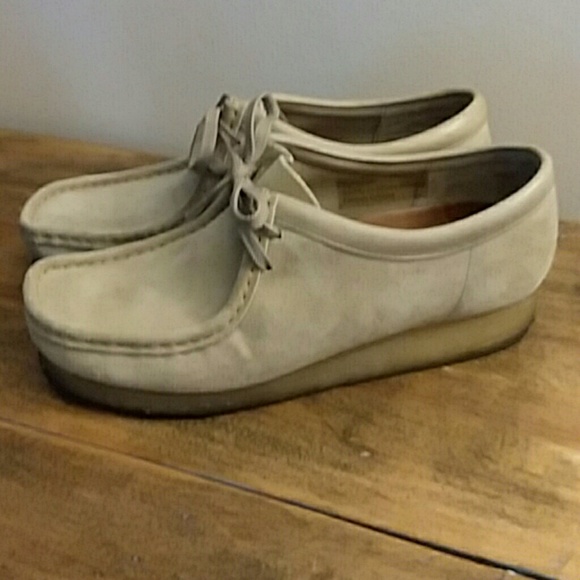 clarks wallabees size 9